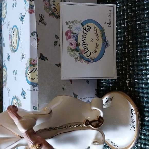 Clayworks Harmony Mandolene Statue of Liberty figurine cream gold pink green - Picture 3 of 8